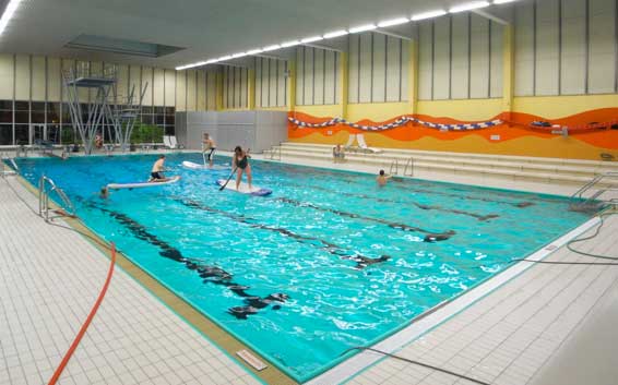 SUP-im-Schwimmbad