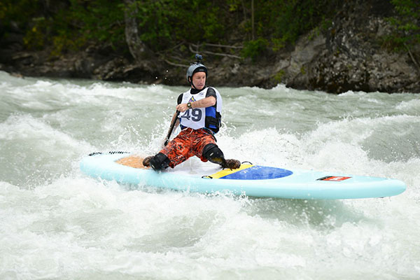 river stand up paddler